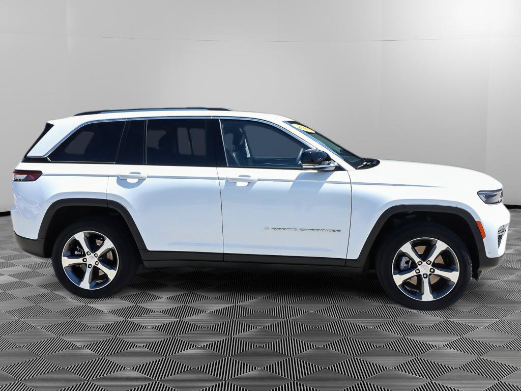 Used 2023 Jeep Grand Cherokee 4WD 4xe w/ Luxury Tech Group II image 9