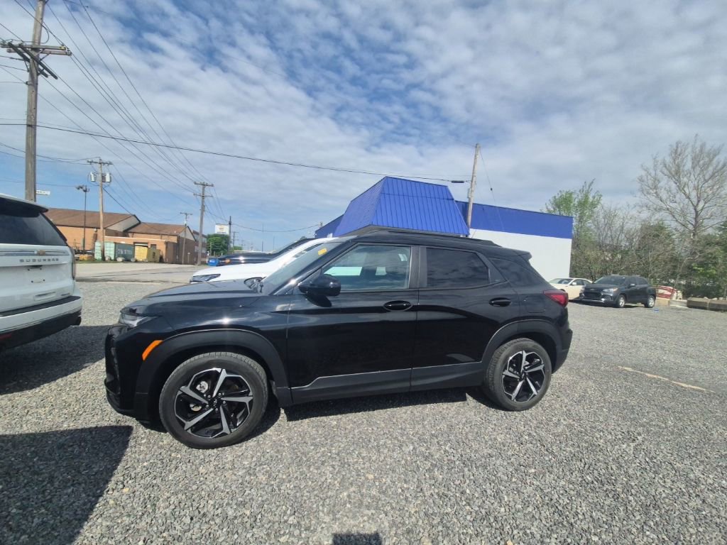 Used 2023 Chevrolet TrailBlazer RS w/ Sun and Liftgate Package FWD image 3