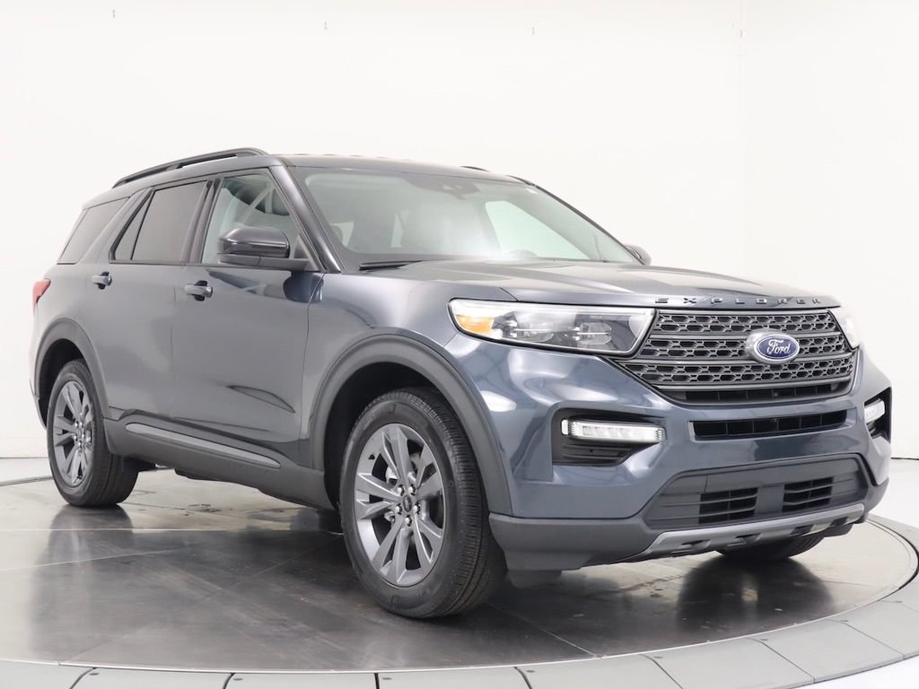 Used 2022 Ford Explorer XLT w/ Equipment Group 202A AWD/4WD image 7