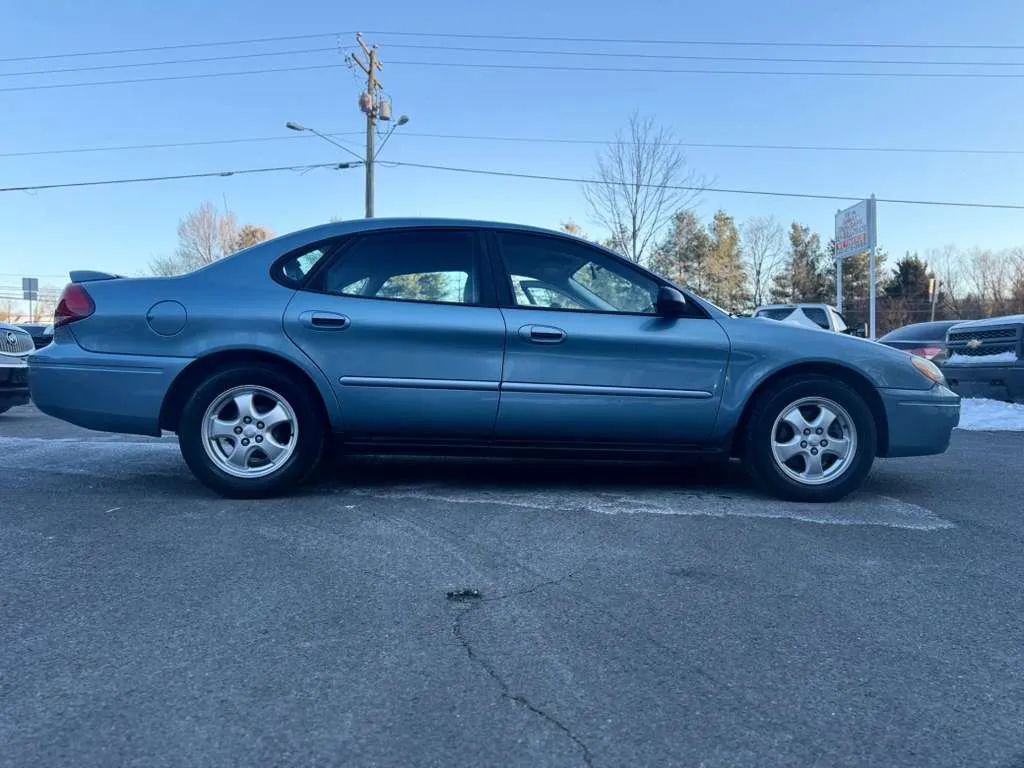 Used 2005 Ford Taurus SE FWD image 8