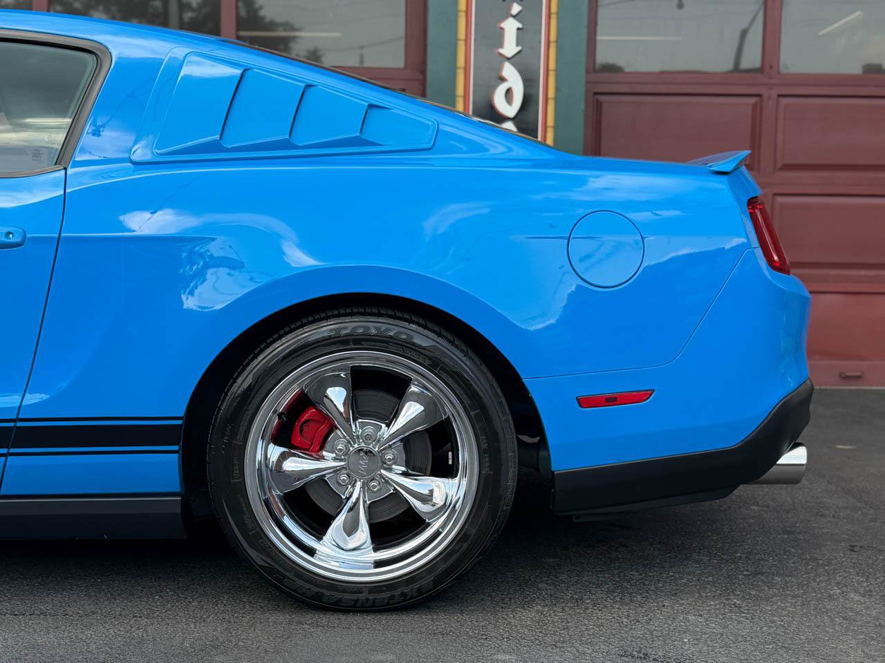 Used 2010 Ford Mustang GT Premium RWD image 36