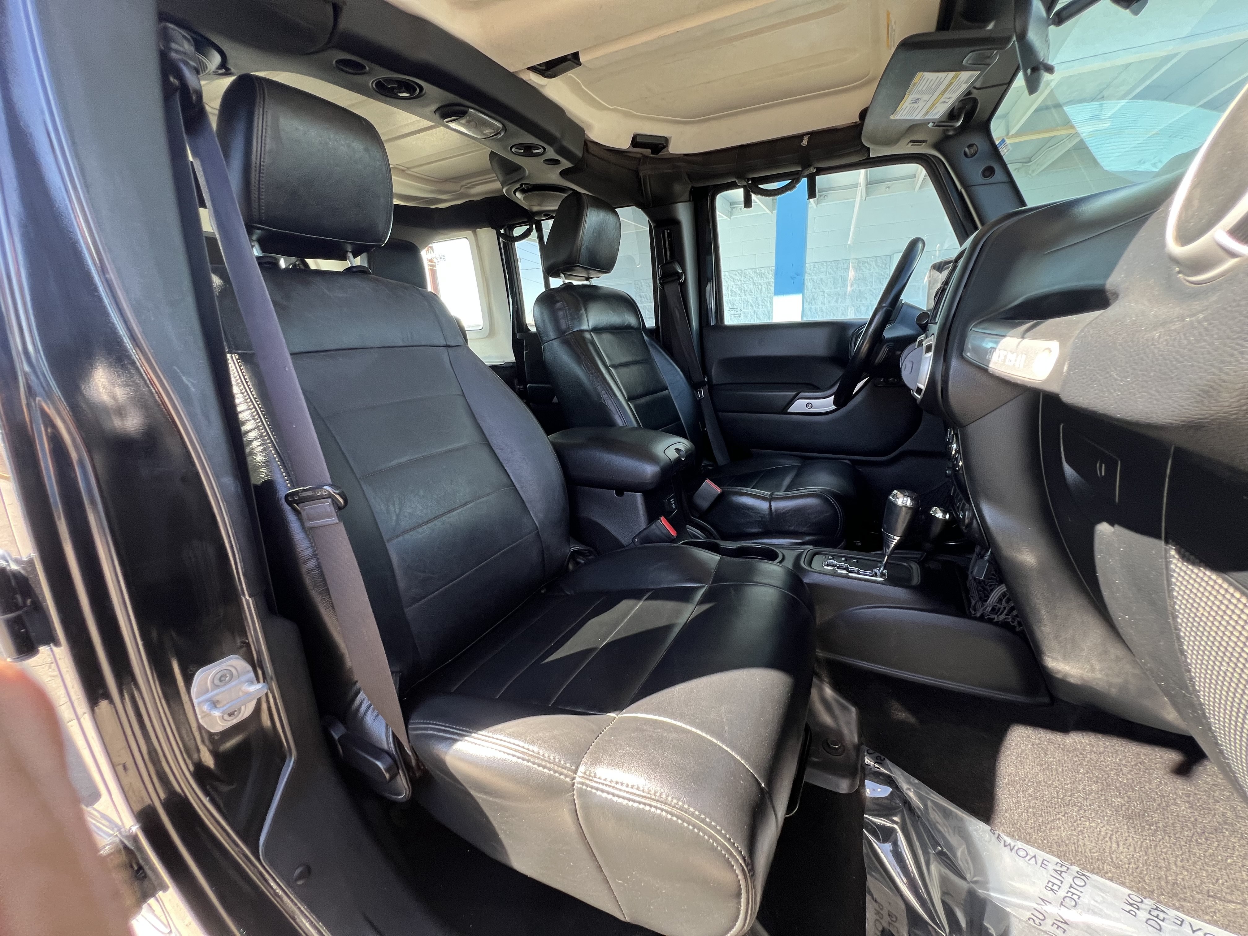 Used 2012 Jeep Wrangler Unlimited Rubicon w/ Connectivity Group AWD/4WD image 14