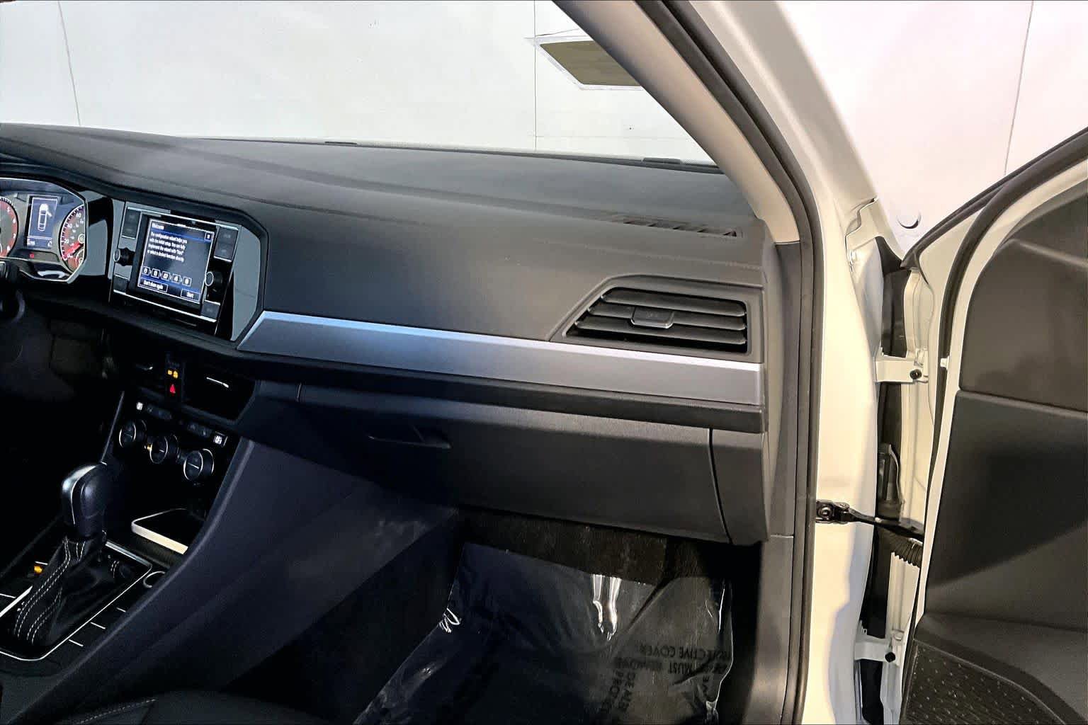 Used 2021 Volkswagen Jetta SE FWD image 19
