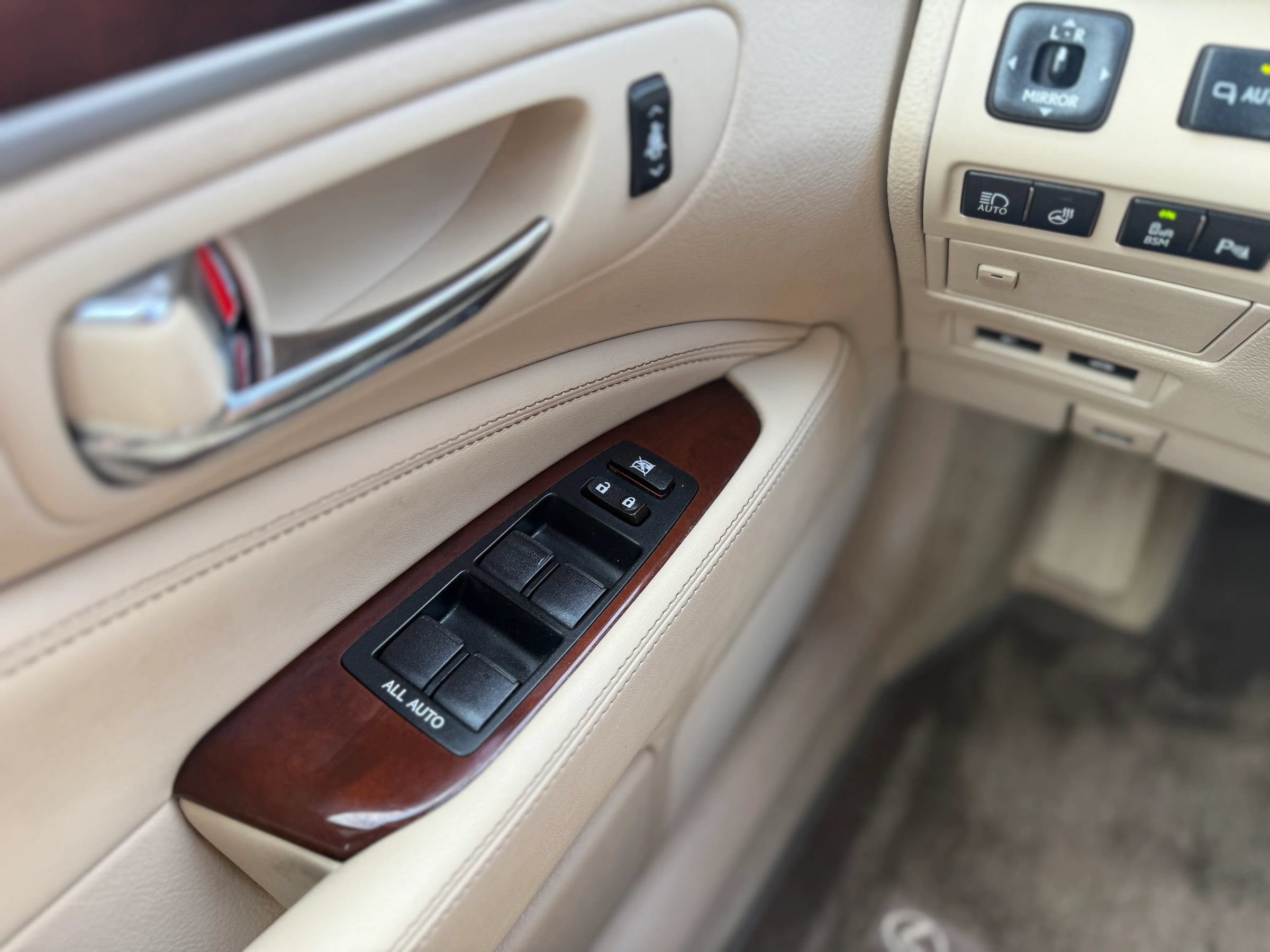 Used 2014 Lexus LS 460 L RWD image 29