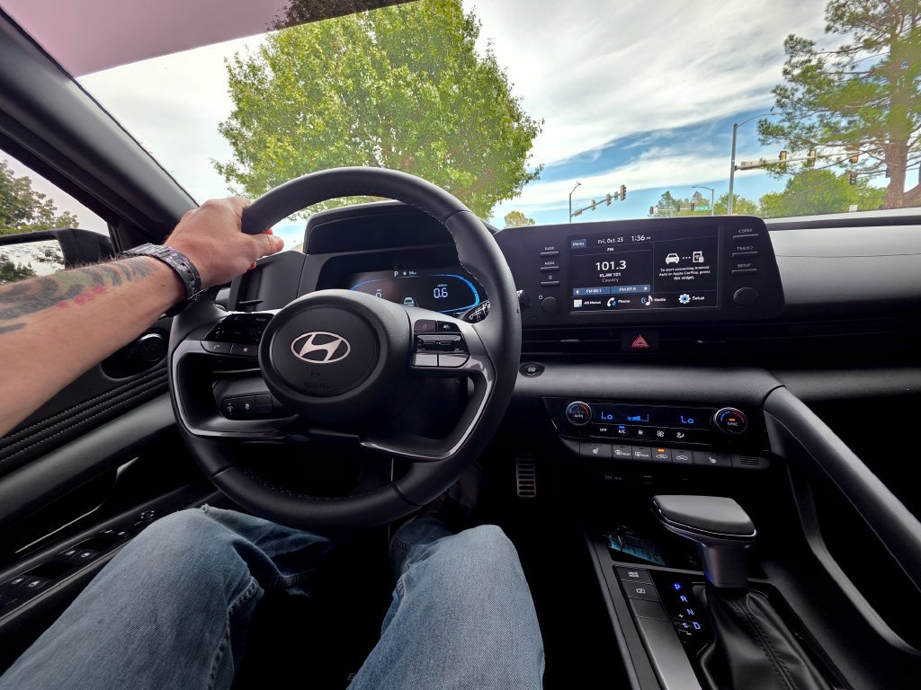 New 2026 Hyundai Elantra SEL Sport FWD image 37