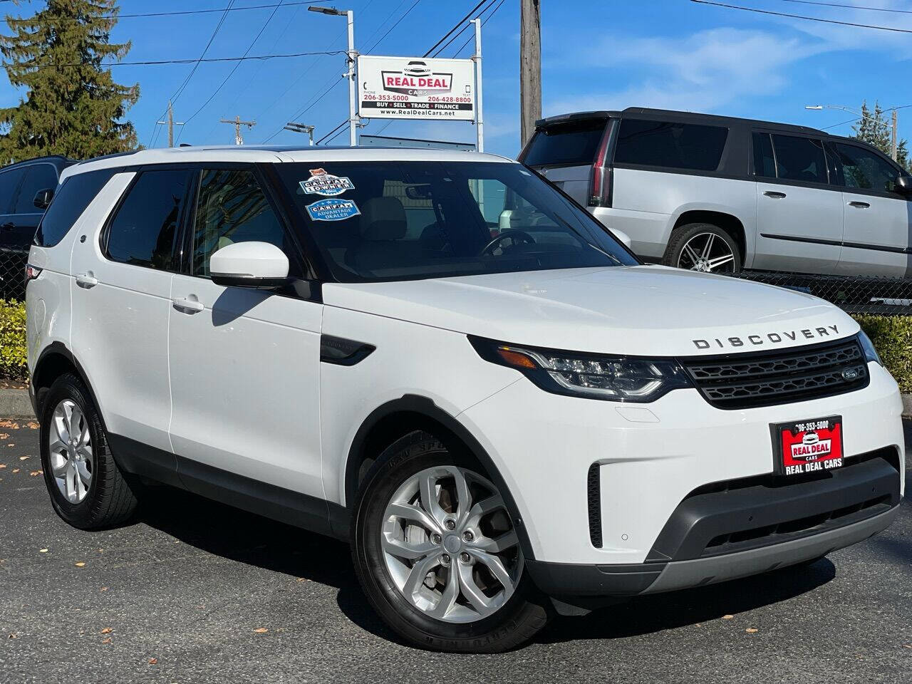 Used 2020 Land Rover Discovery SE AWD/4WD image 3