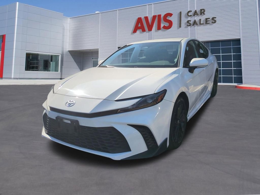Used 2025 Toyota Camry SE image 1