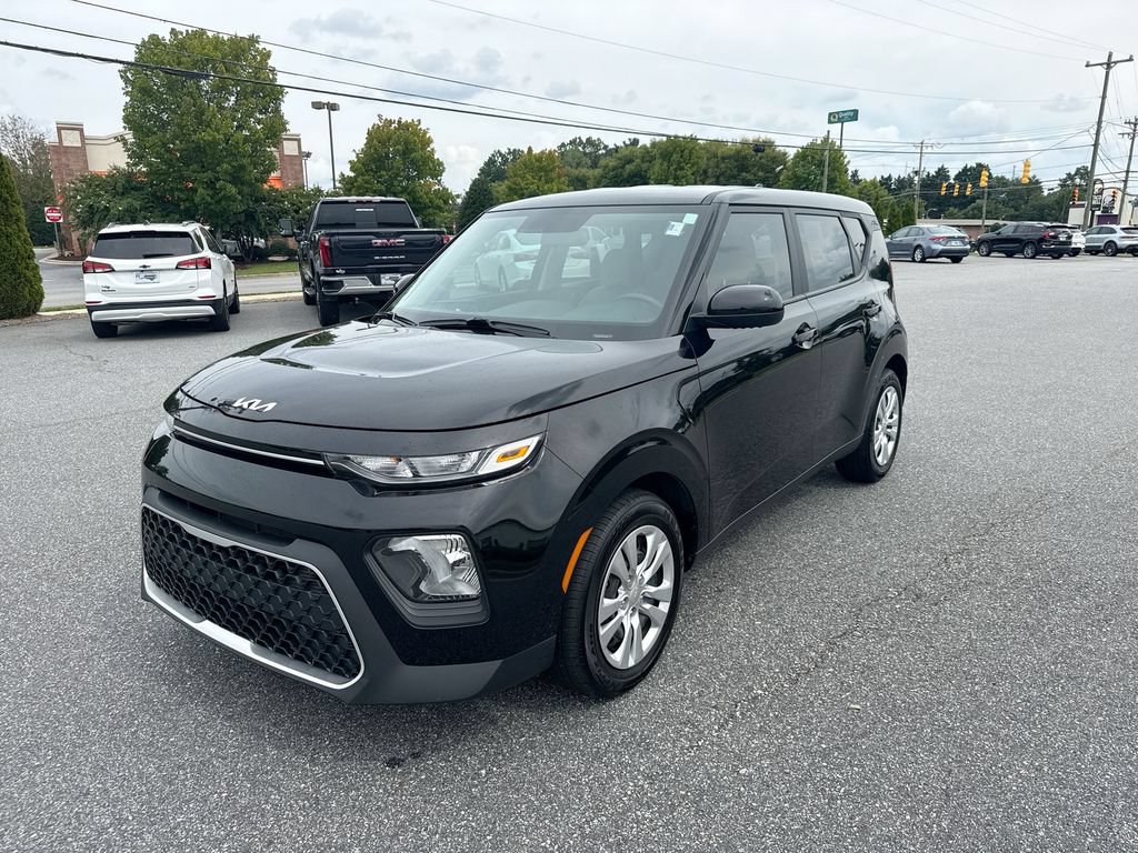 Used 2022 Kia Soul LX FWD image 3