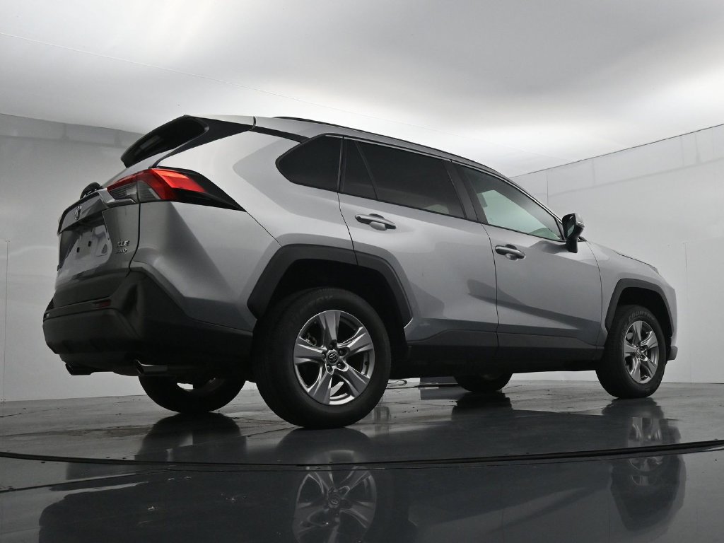 Used 2025 Toyota RAV4 XLE AWD/4WD image 23