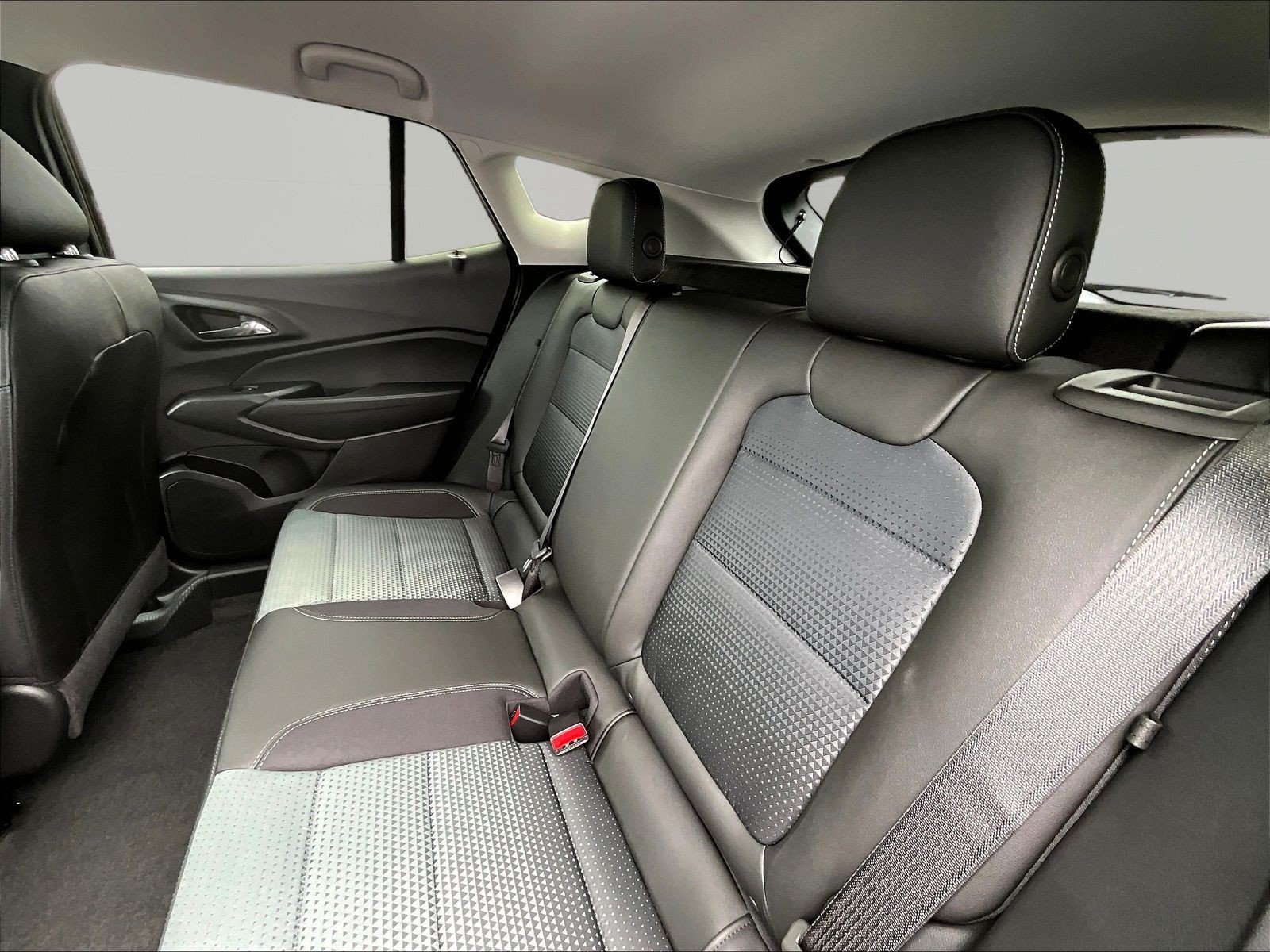 New 2026 Chevrolet Trax LT w/ LT Convenience Package FWD image 18