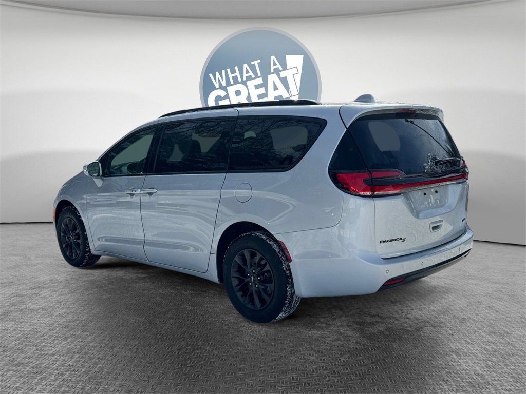 Certified 2022 Chrysler Pacifica Touring-L w/ S Appearance Package image 7