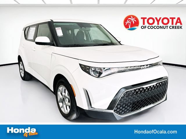 Used 2023 Kia Soul LX w/ LX Technology Package FWD image 1
