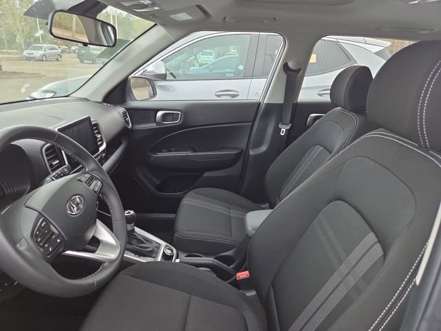 Used 2025 Hyundai Venue SEL FWD image 9