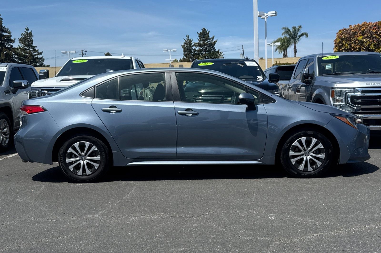 Used 2022 Toyota Corolla LE w/ Carpet Mat Package (TMS) FWD image 4