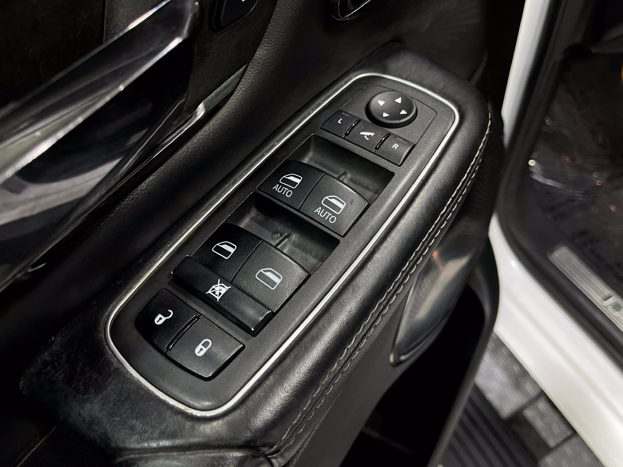 Used 2022 RAM 1500 Limited AWD/4WD image 15