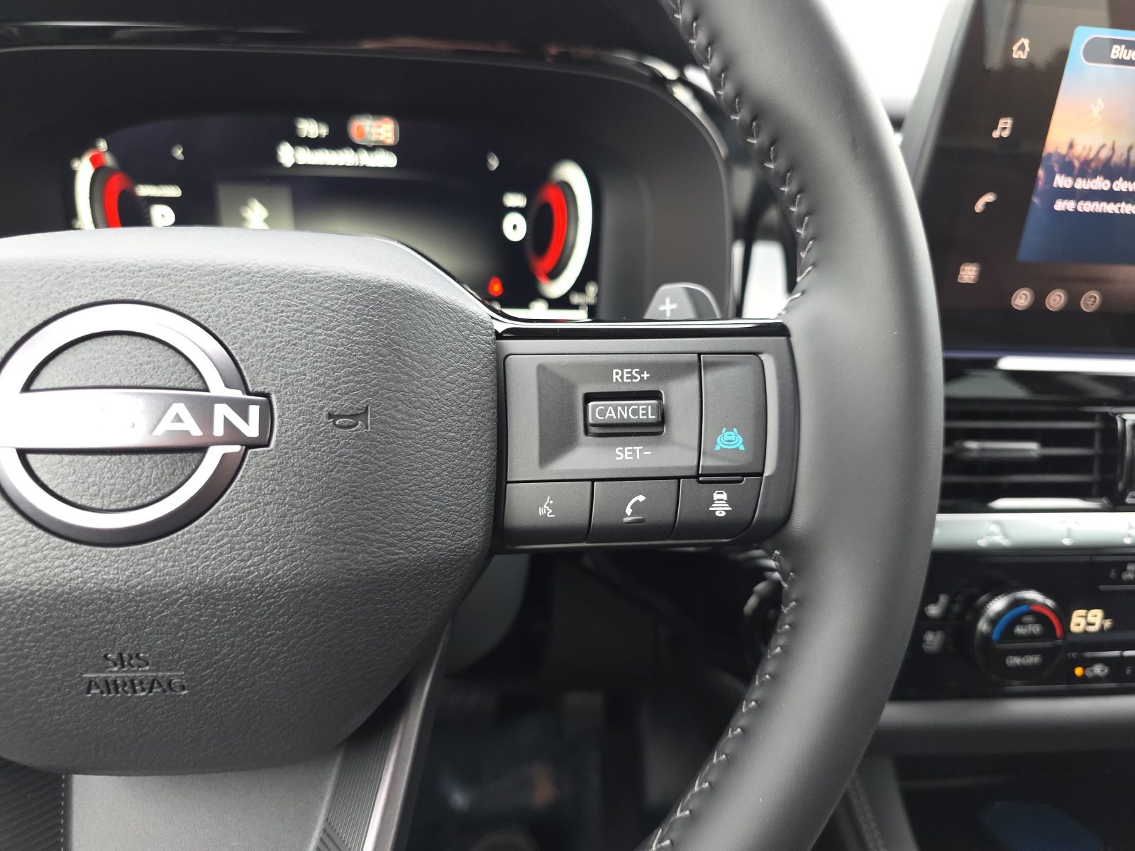 New 2026 Nissan Pathfinder Platinum w/ Accent Package FWD image 18