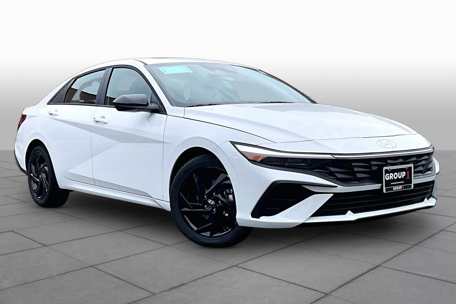 New 2026 Hyundai Elantra SEL Sport FWD image 2