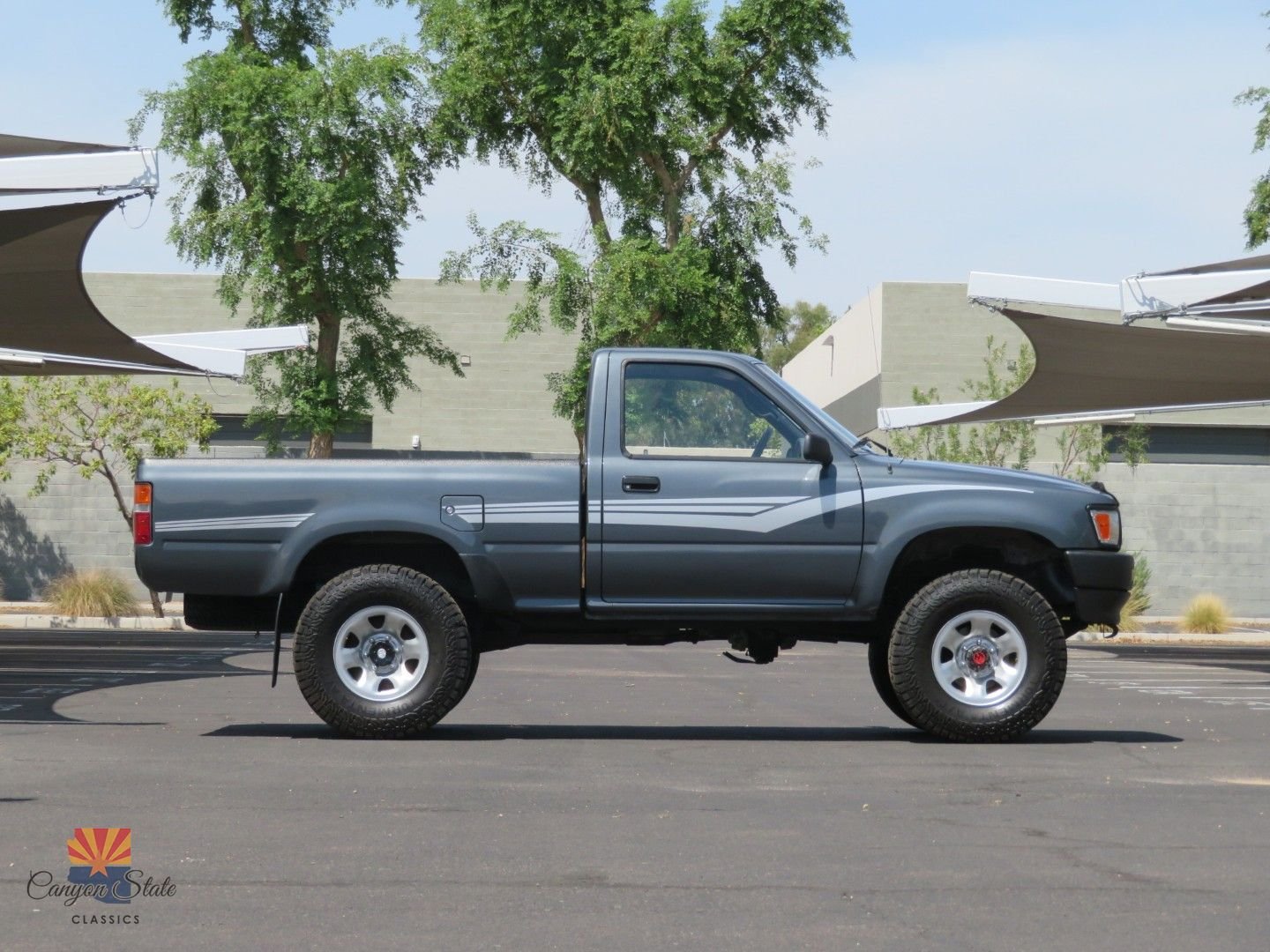 Used 1992 Toyota Pickup Deluxe AWD/4WD image 2