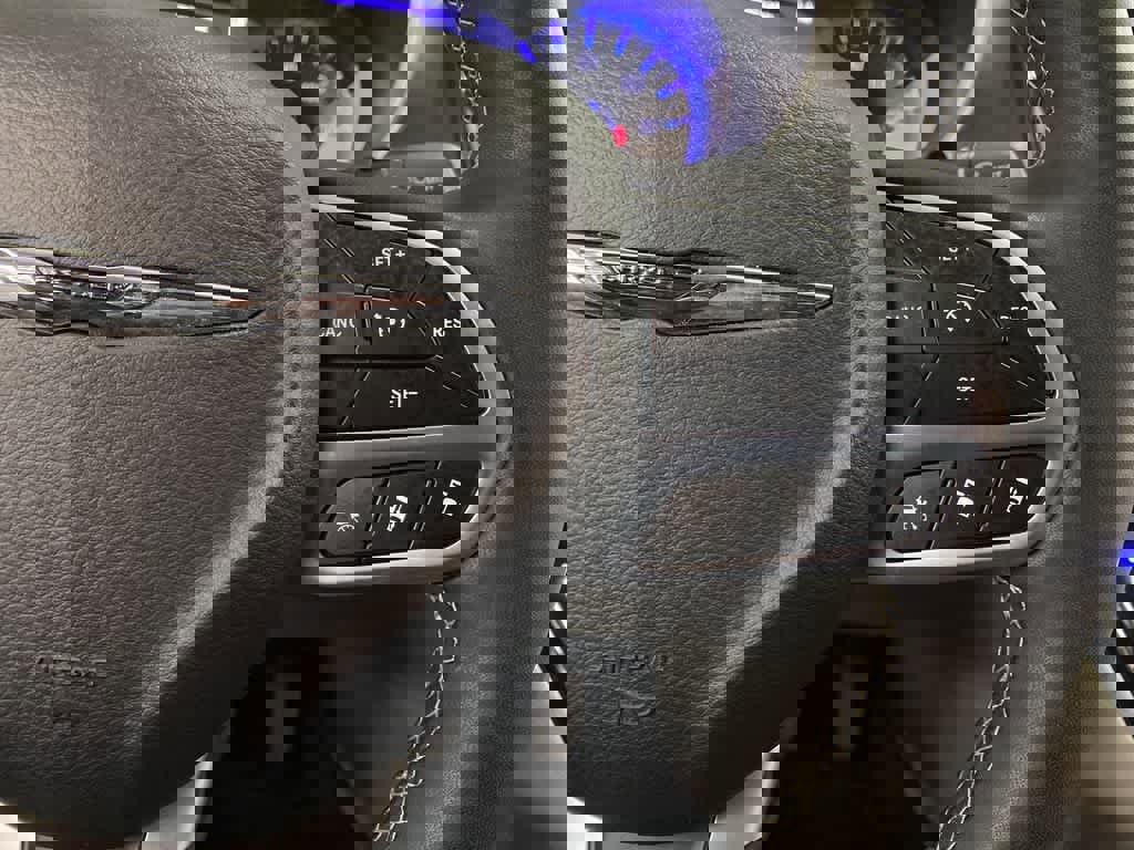 Used 2024 Chrysler Pacifica Touring-L image 21