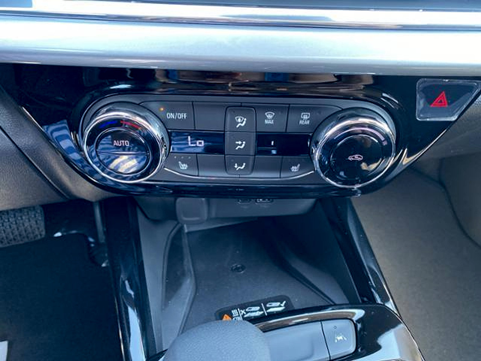 New 2026 Chevrolet Trax LT w/ Sunroof Package image 29