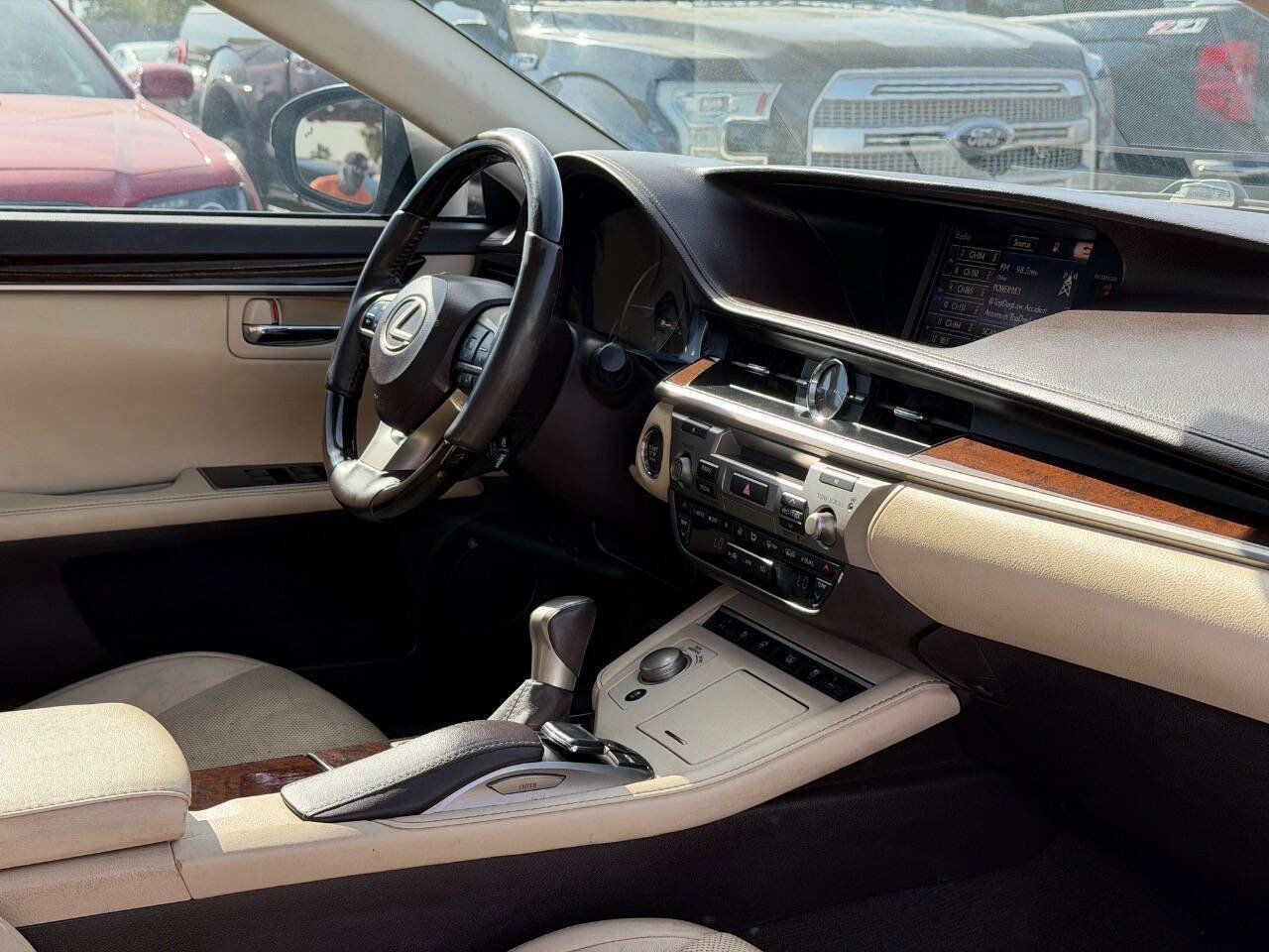 Used 2016 Lexus ES 350 w/ Luxury Package w/Wood Trim FWD image 27