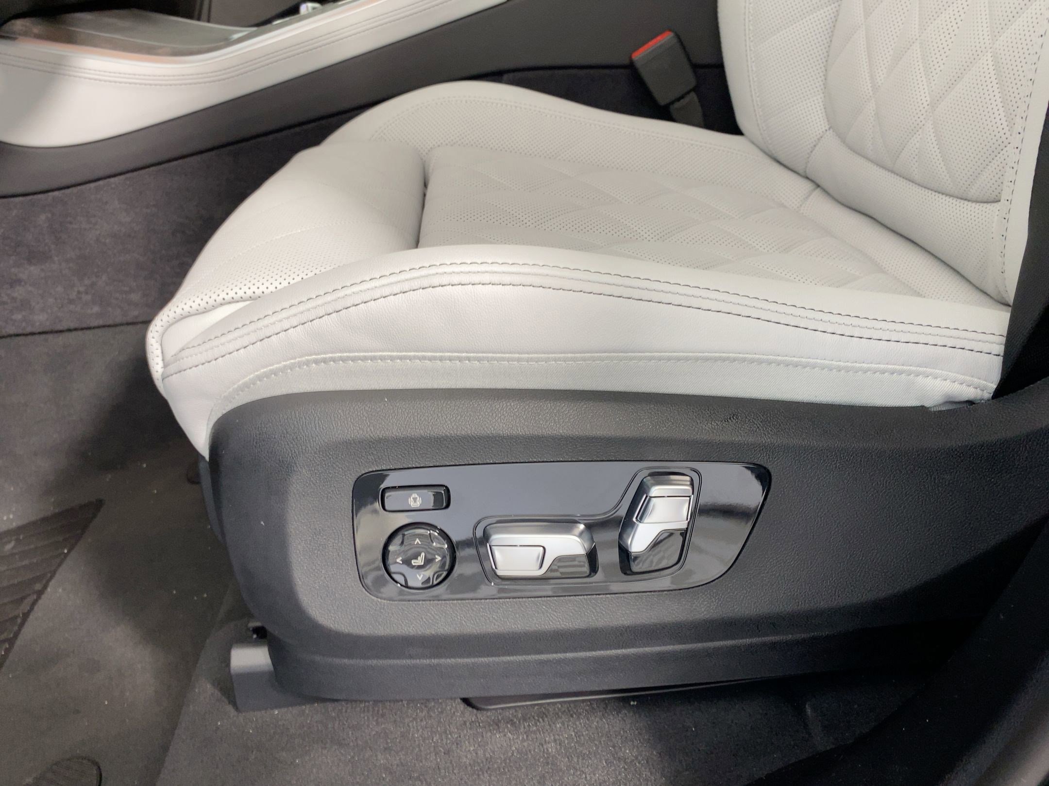 Used 2026 BMW X5 sDrive40i w/ Climate Comfort Package image 11