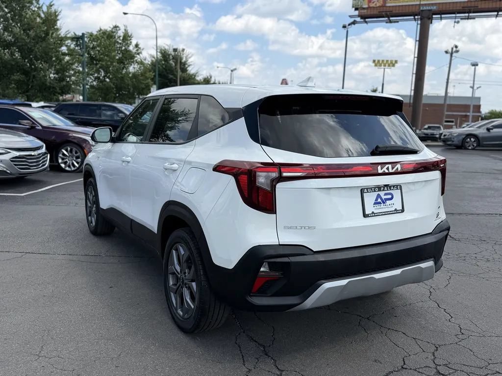 Used 2024 Kia Seltos LX AWD/4WD image 4