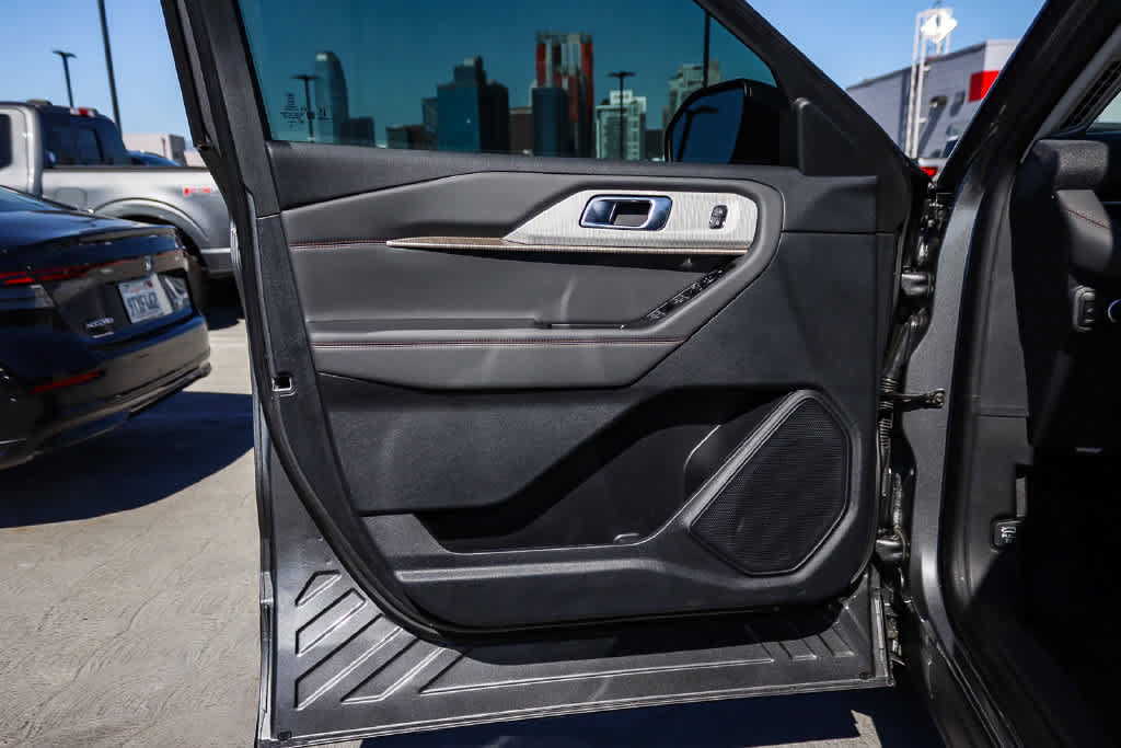 Used 2026 Ford Explorer Active w/ Active Comfort Package RWD image 20