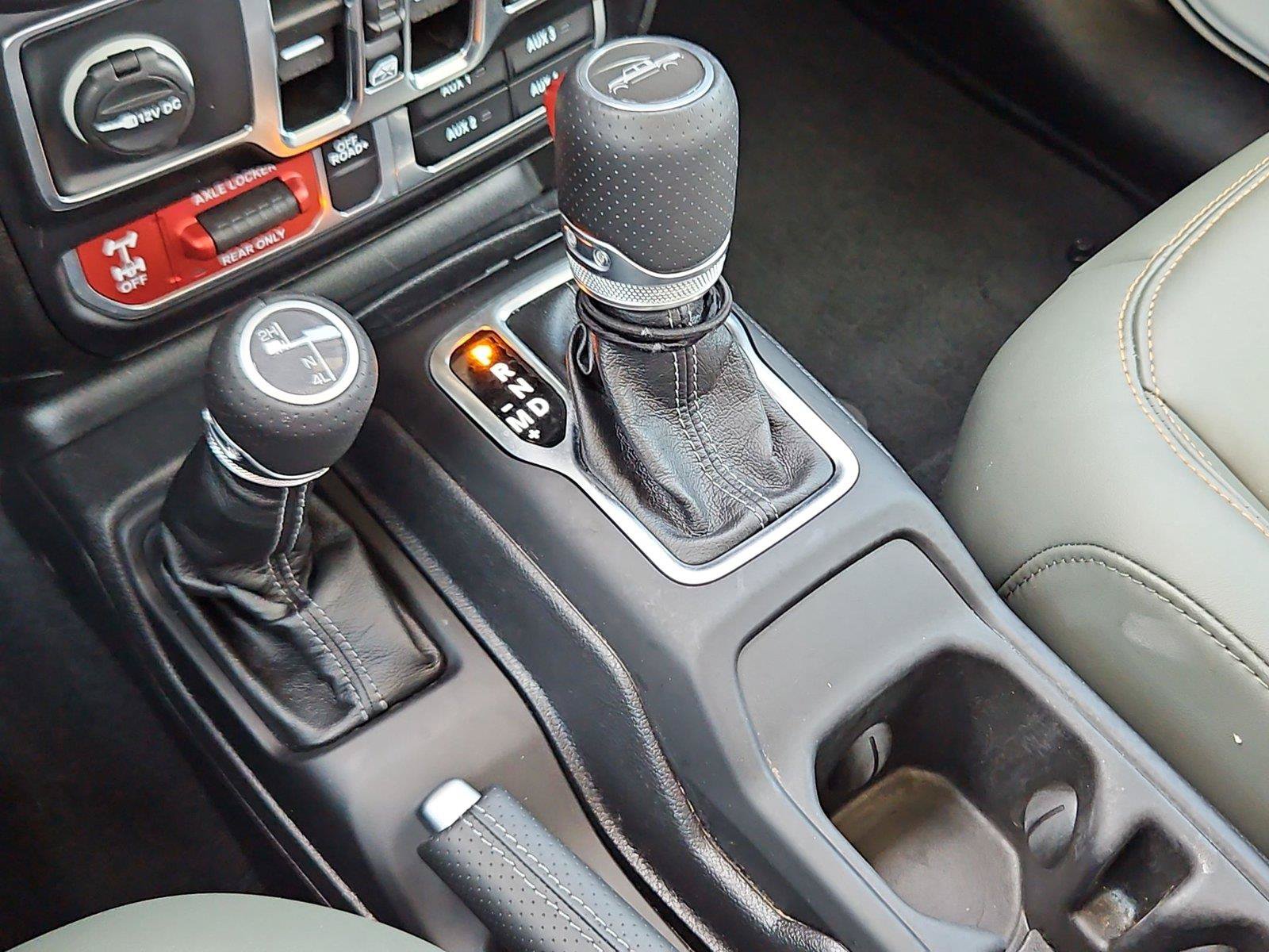 Used 2025 Jeep Gladiator Mojave w/ Safety Group AWD/4WD image 22