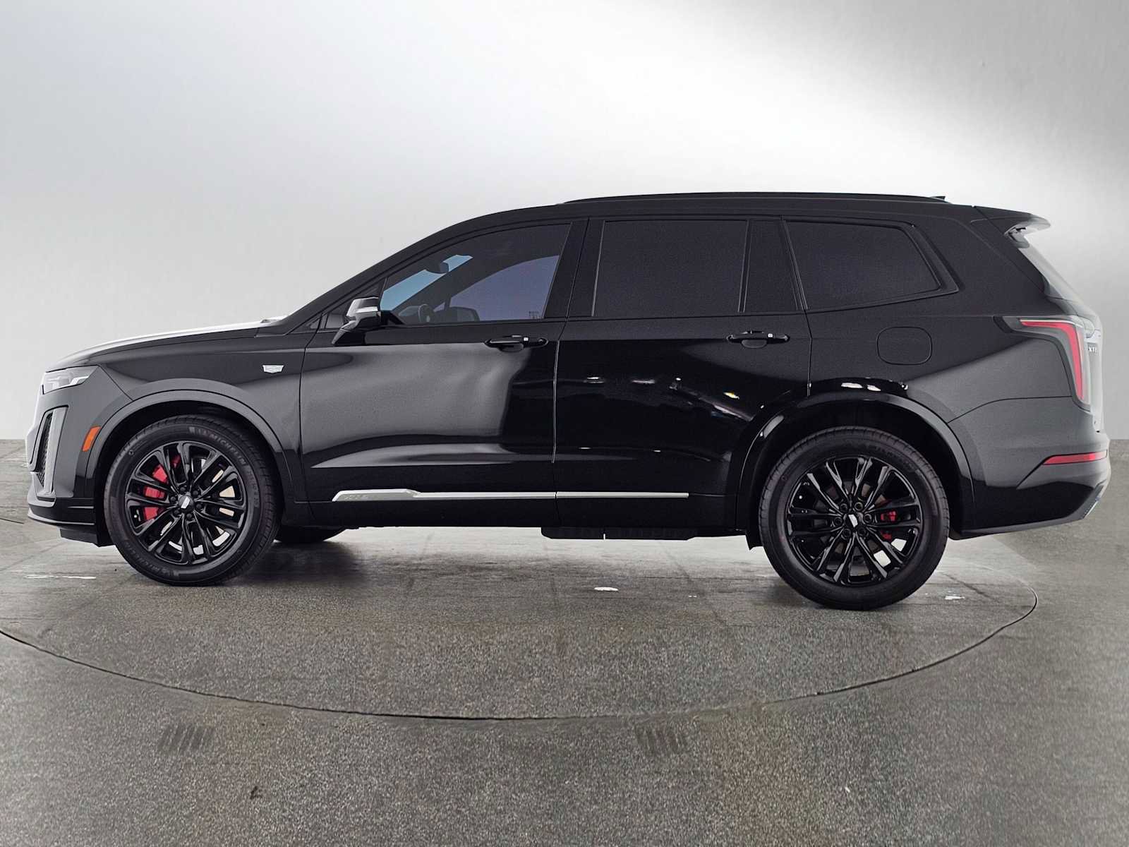 Used 2023 Cadillac XT6 Sport image 2