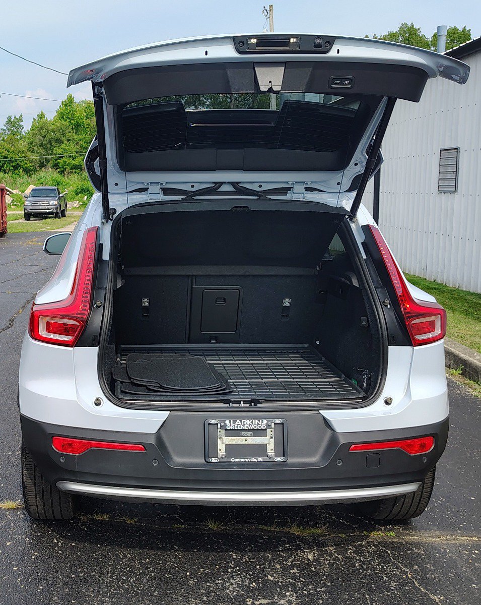 Used 2024 Volvo XC40 B5 Ultimate w/ Protection Package Premier AWD/4WD image 13