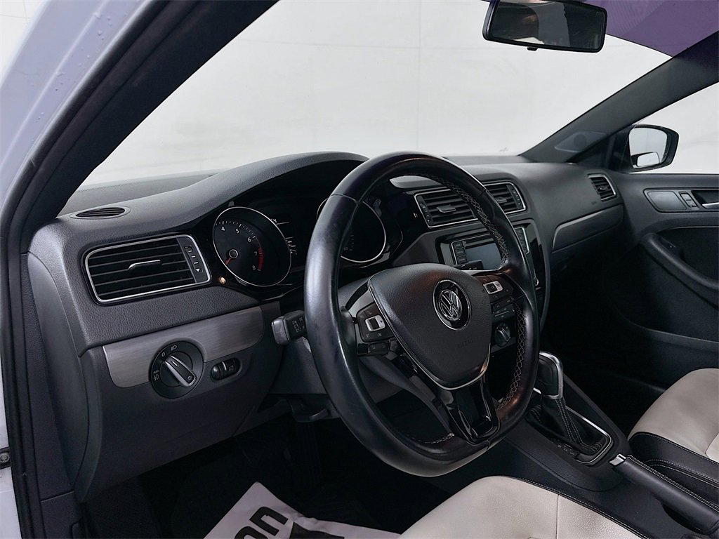 Used 2016 Volkswagen Jetta Sport image 9