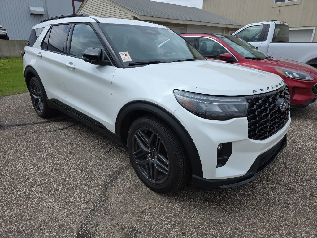 Used 2025 Ford Explorer ST AWD/4WD image 2