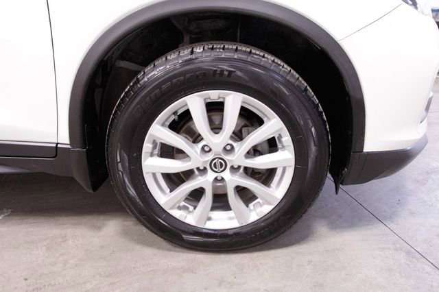 Used 2020 Nissan Rogue SV image 11