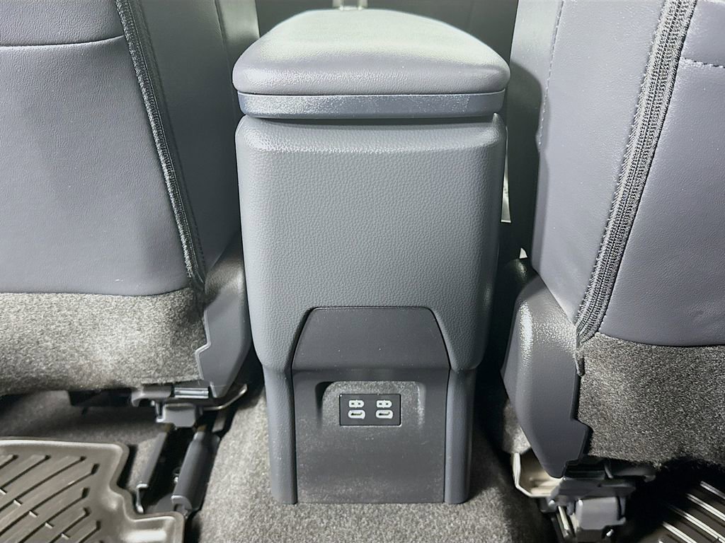 Used 2024 Toyota Prius XLE AWD/4WD image 26