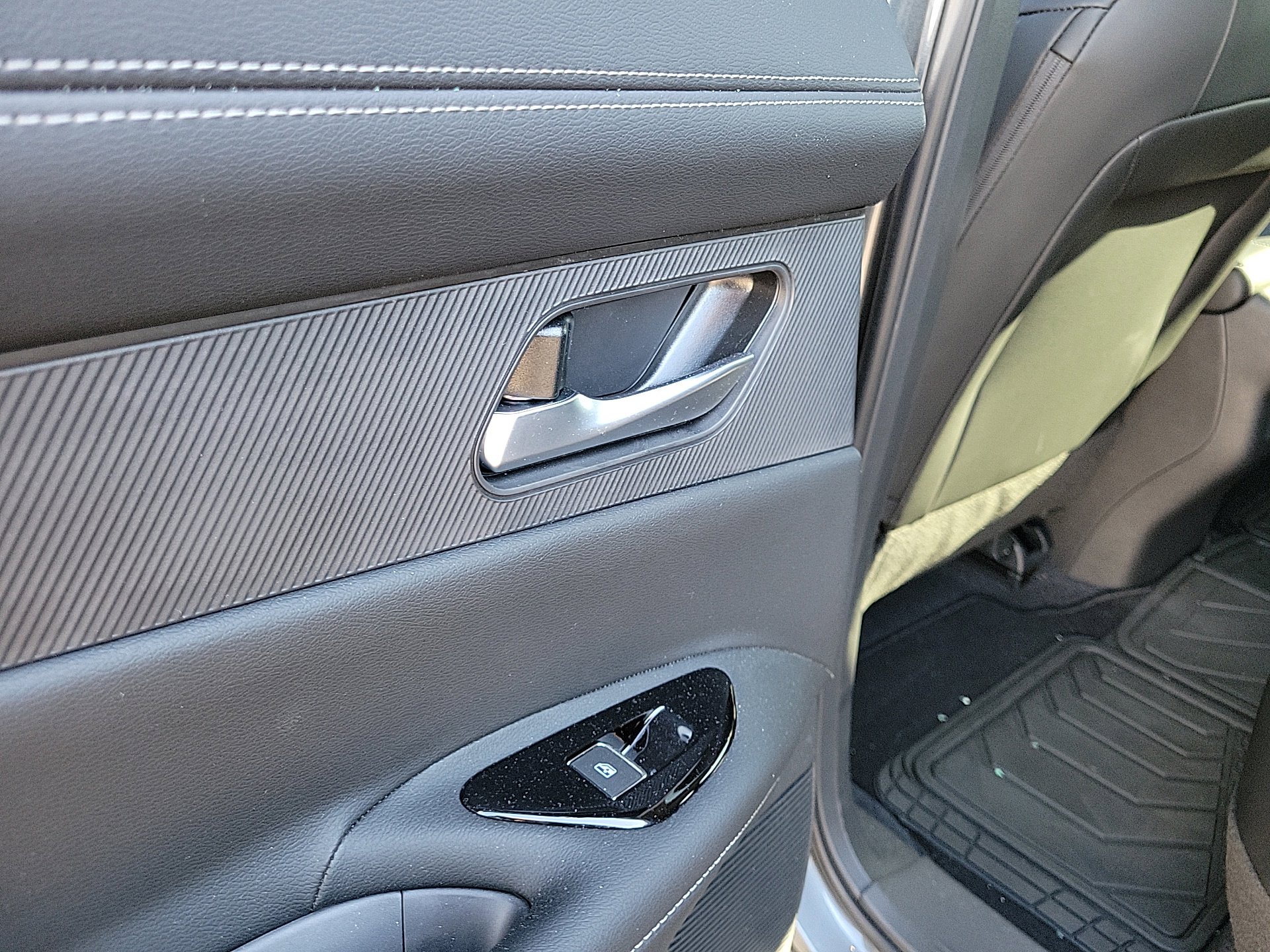 Used 2025 Nissan Murano SL image 13