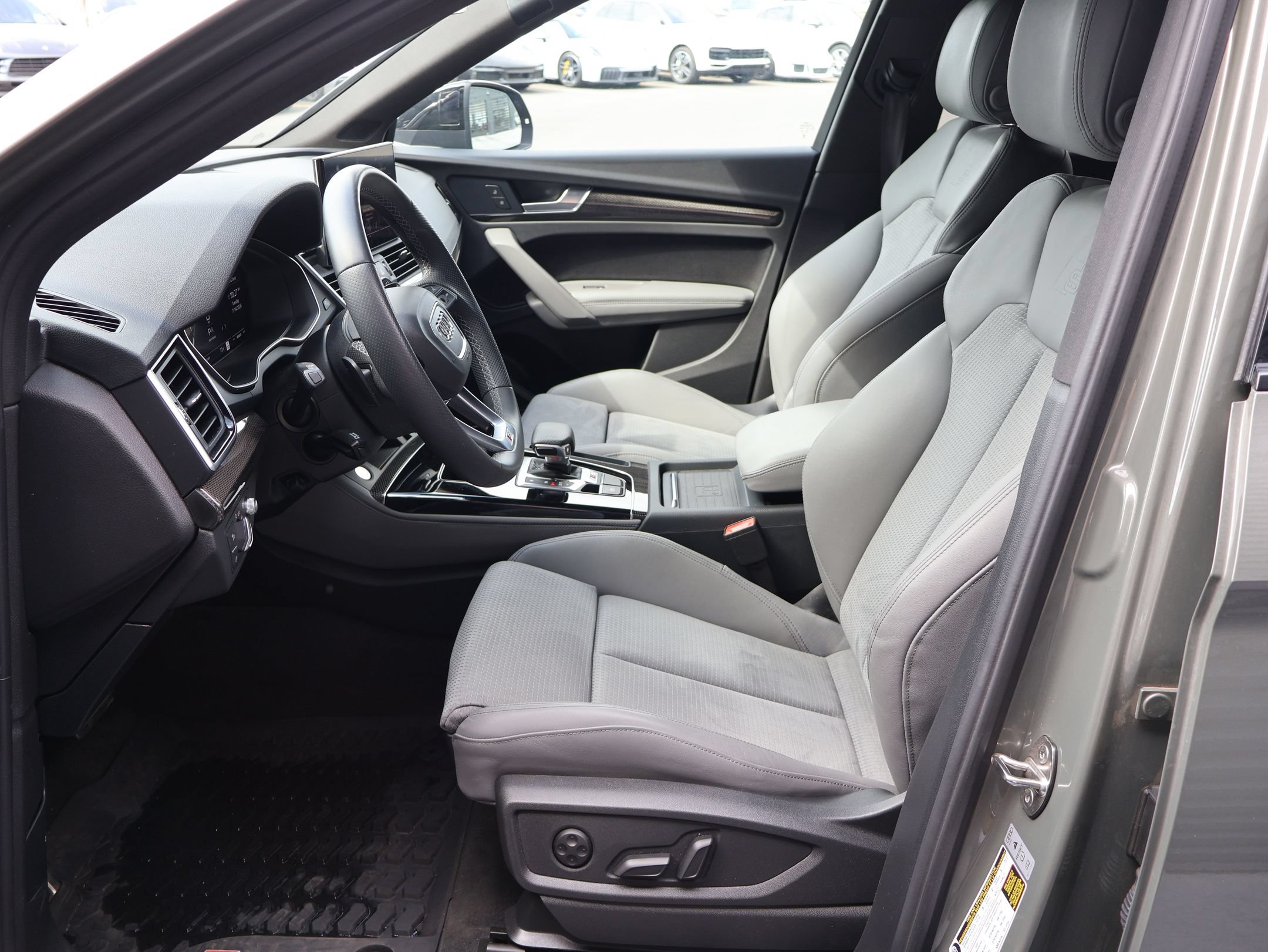 Used 2024 Audi SQ5 Prestige AWD/4WD image 13