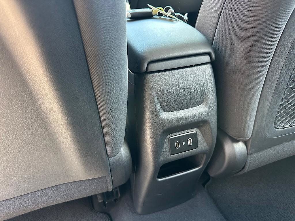 Used 2024 Hyundai Venue SEL FWD image 18