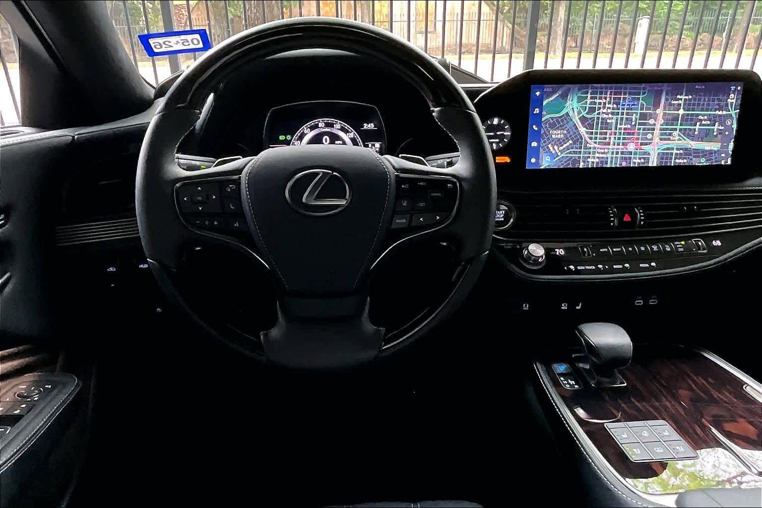Used 2023 Lexus LS 500 AWD w/ Luxury Package image 5