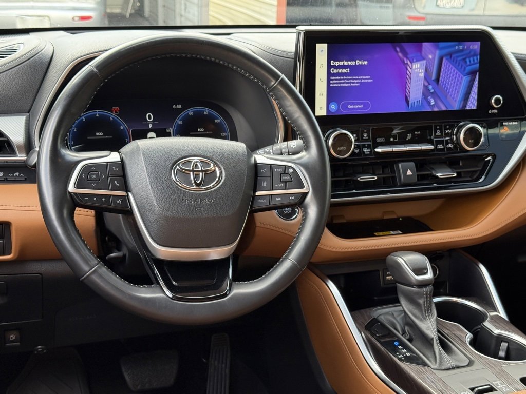Used 2023 Toyota Highlander Platinum image 32