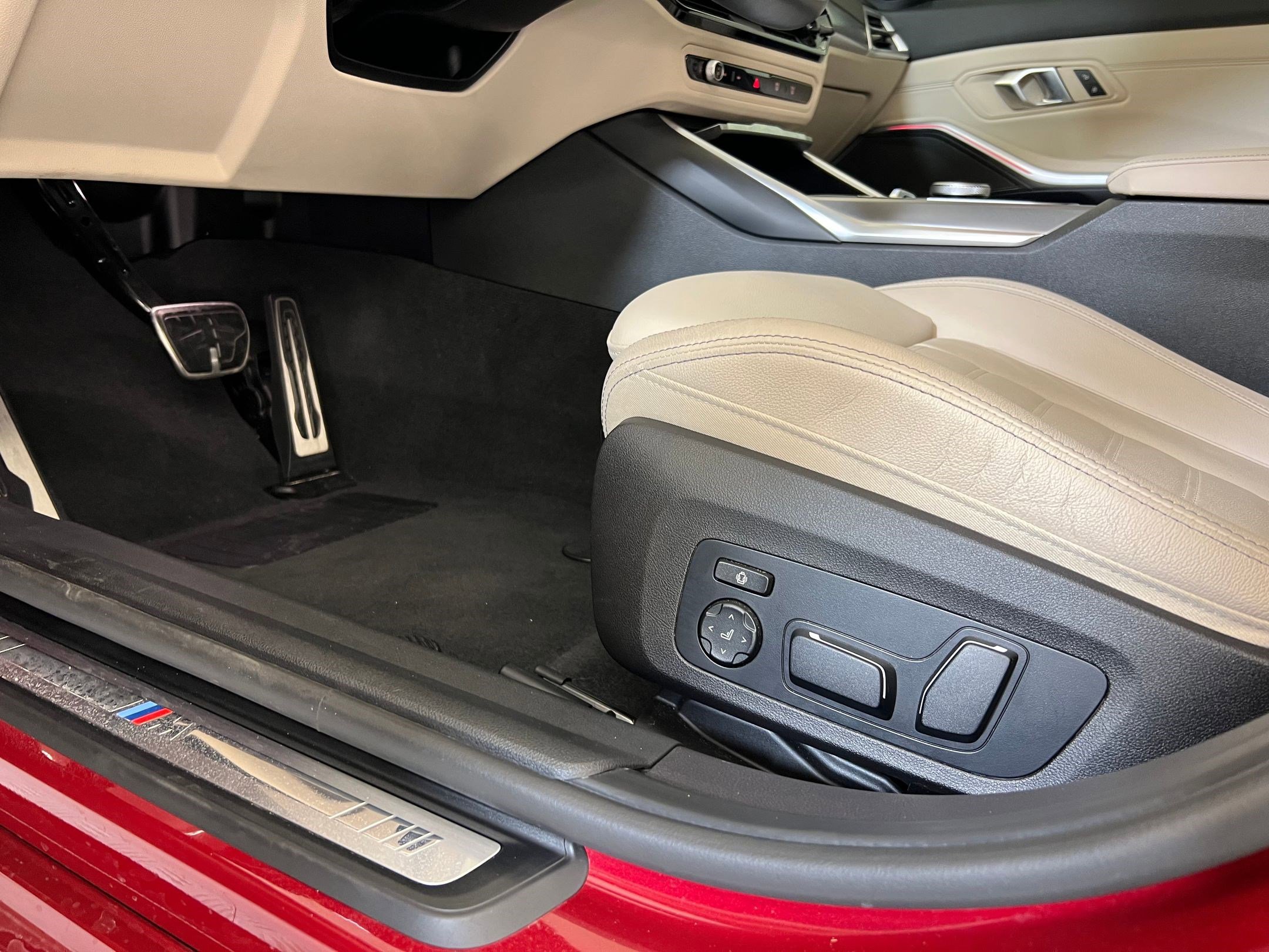 Used 2025 BMW M340i xDrive w/ Premium Package image 12