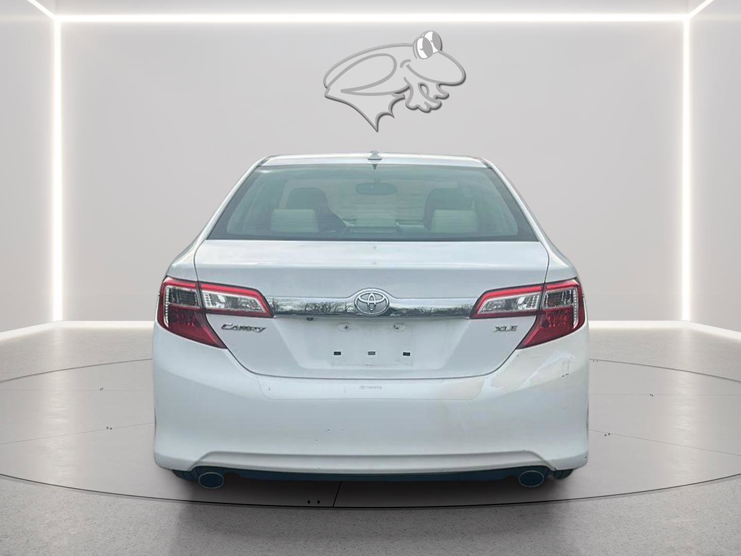 Used 2014 Toyota Camry XLE image 6