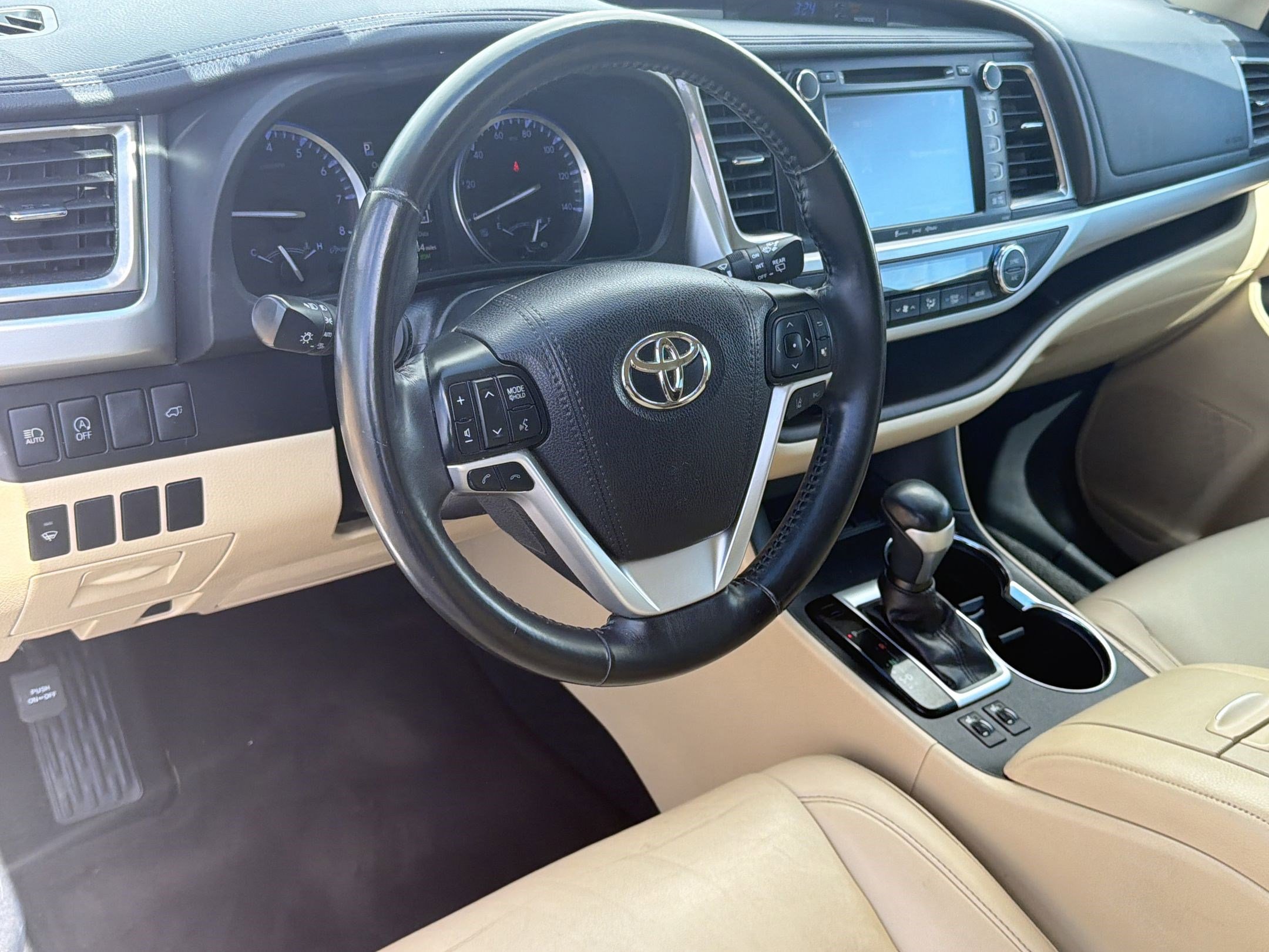 Used 2019 Toyota Highlander XLE image 4
