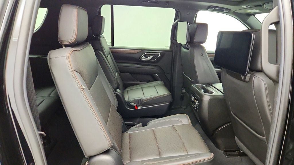 Used 2023 Chevrolet Suburban High Country w/ Advanced Technology Package AWD/4WD image 24