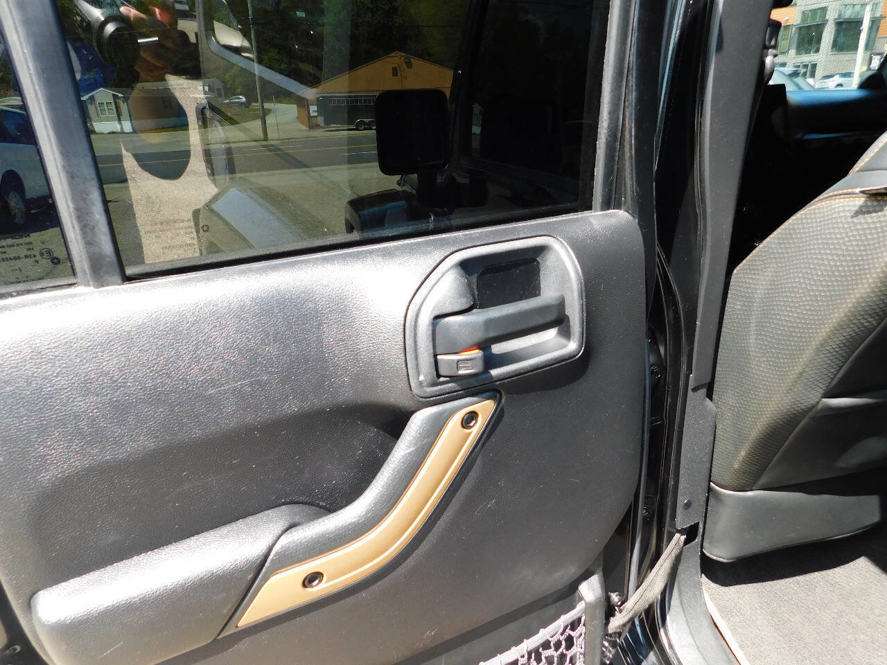 Used 2014 Jeep Wrangler Unlimited Sahara image 32