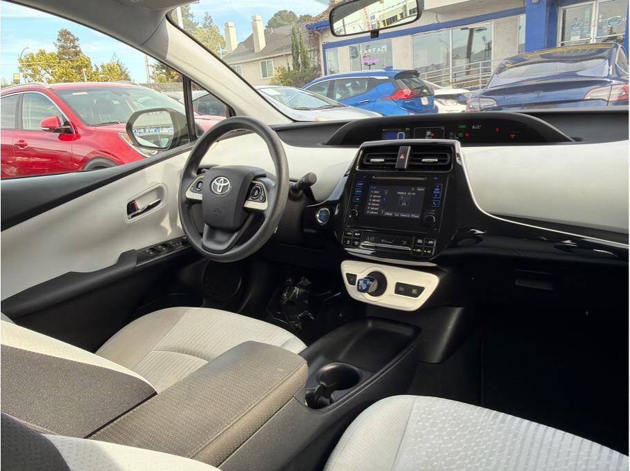 Used 2016 Toyota Prius Two FWD image 5