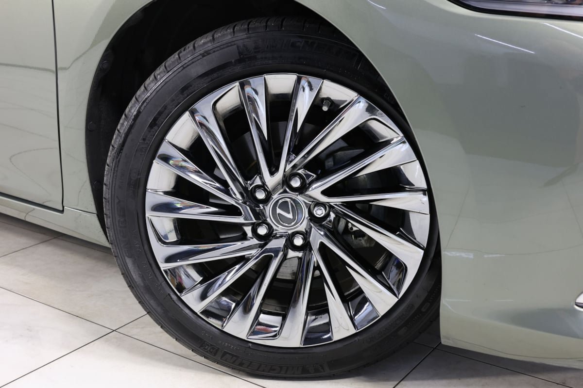 Used 2024 Lexus ES 300h Ultra Luxury w/ Accessory Package (Z2) FWD image 14