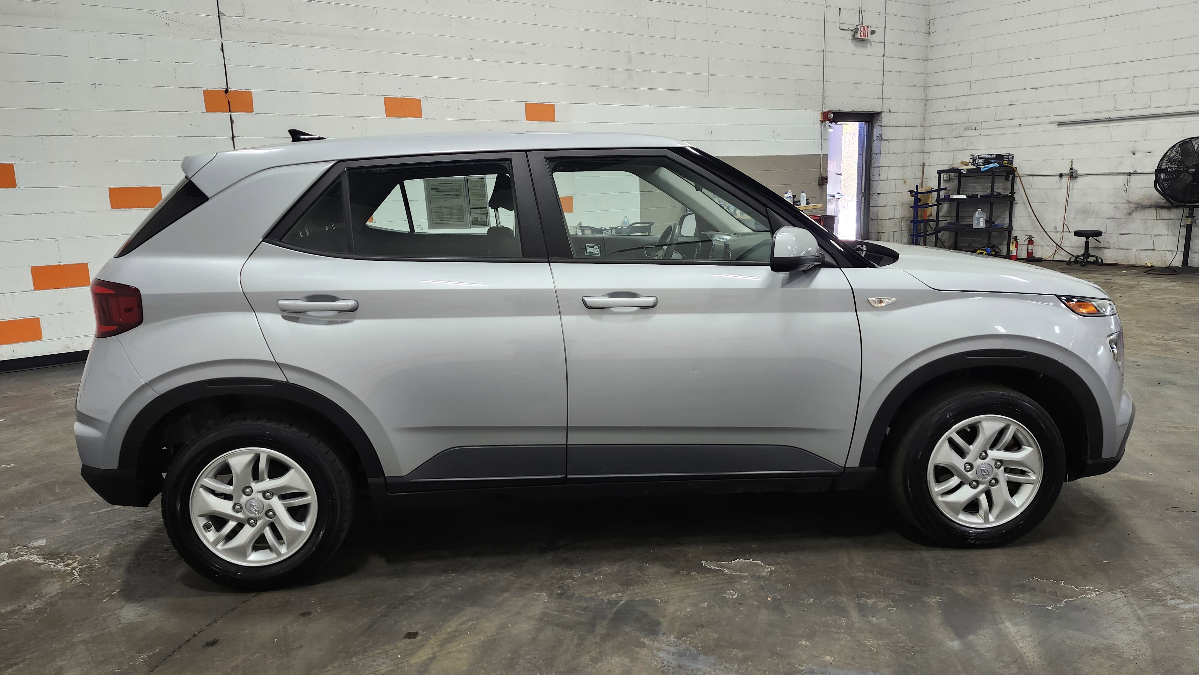 Used 2021 Hyundai Venue SE image 16