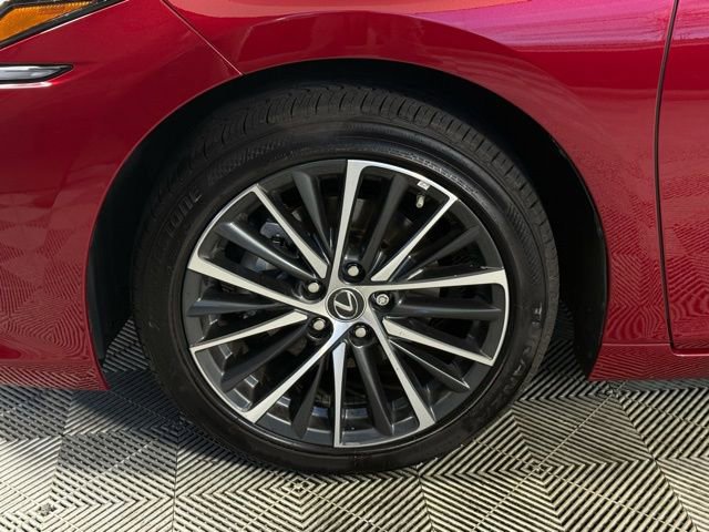 Certified 2025 Lexus ES 300h 300h w/ Premium Package image 16