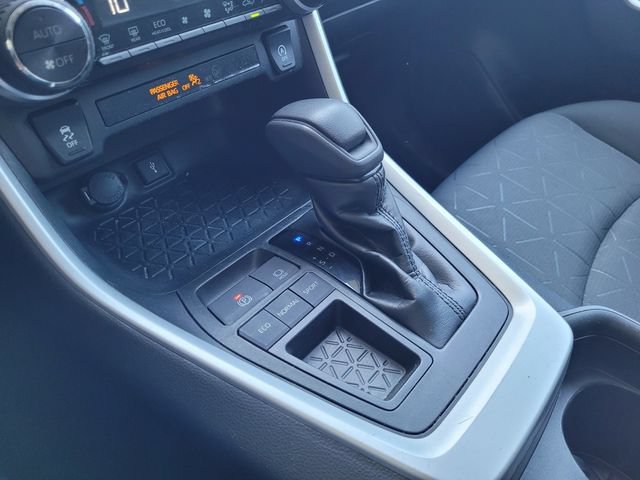 Used 2020 Toyota RAV4 XLE w/ Convenience Package FWD image 12